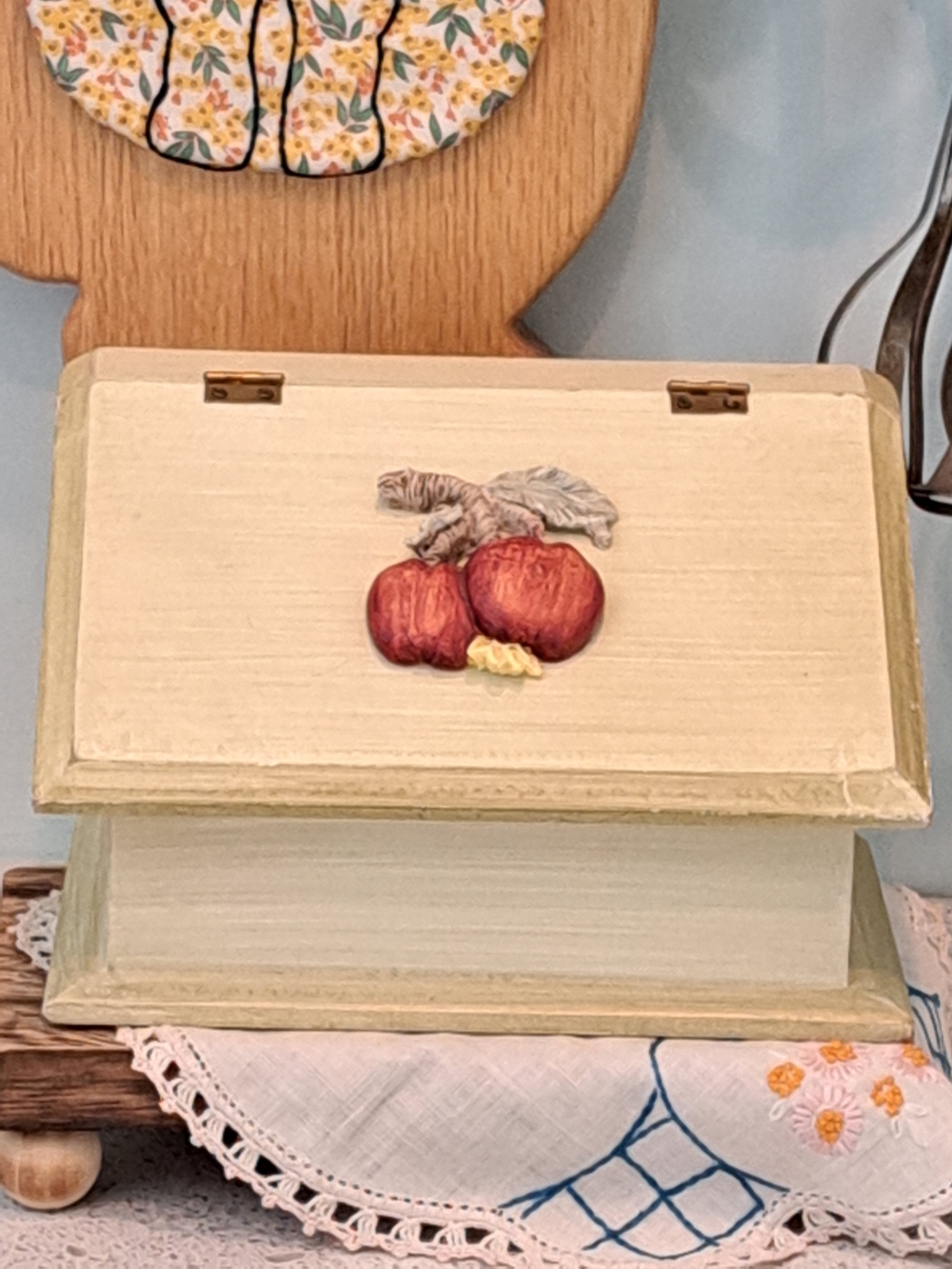 Vintage Cream and Red Decorative Recipe Box with Apple Motif